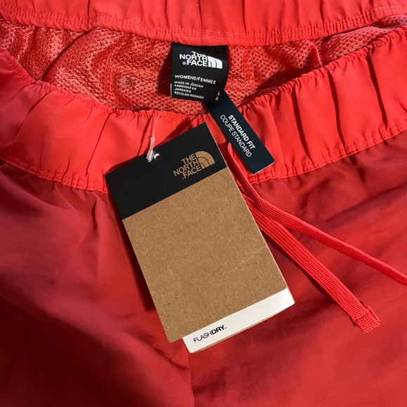 the north face women’s gym shorts *BRAND NEW* - Picture 2 of 5